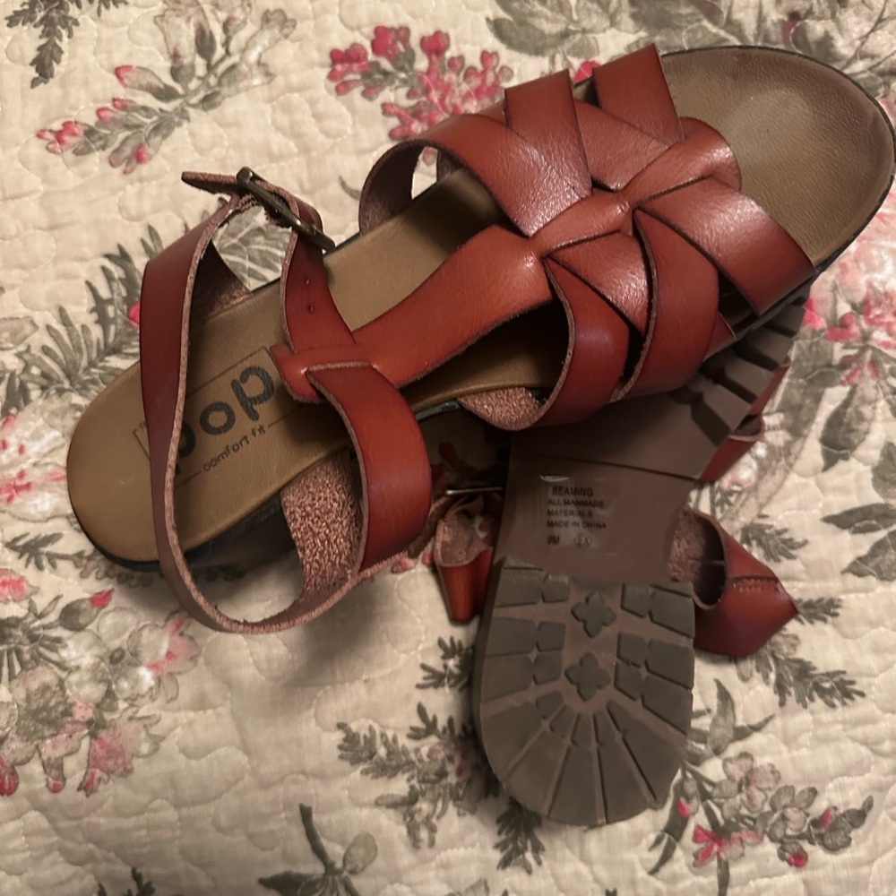 Pop Brown Sandals with Criss-Cross Straps and Ankle Buckle